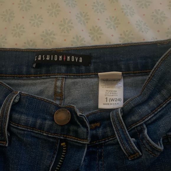 Slightly wore jeans - Picture 3 of 3